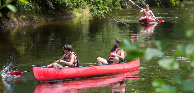 Canoa rossa in Dordogna