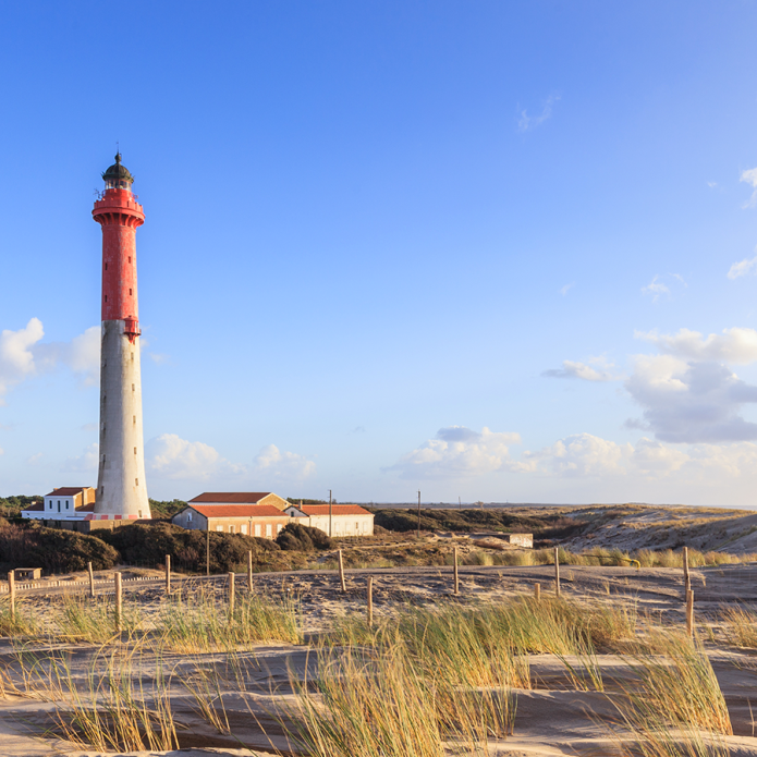 LE PHARE DE LA COURBE LES MATHES LA PALMYRE