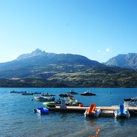 Il lago di Serre-Ponçon nelle Hautes-Alpes