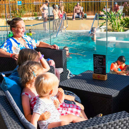 Terrazza e piscina per famiglie